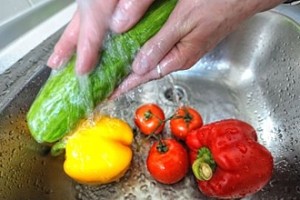 мытье овощей перед употреблением