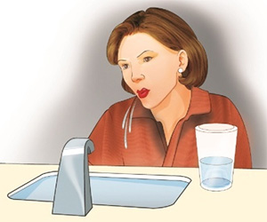 полоскать рот водой при отравлении кислотами и щёлочами