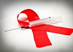 шприц и значок ВИЧ